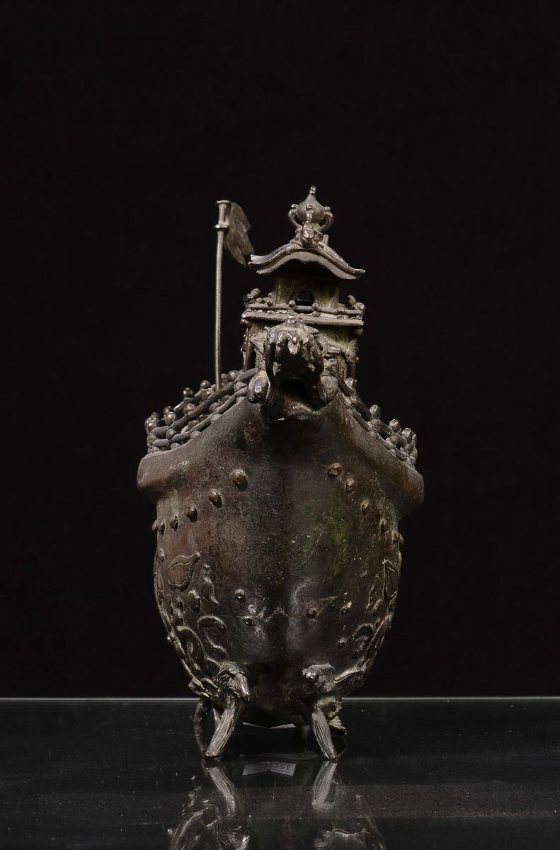 Raro Incensiere in Bronzo a Forma di Barca, Cina, Dinastia Ming, XVII Secolo