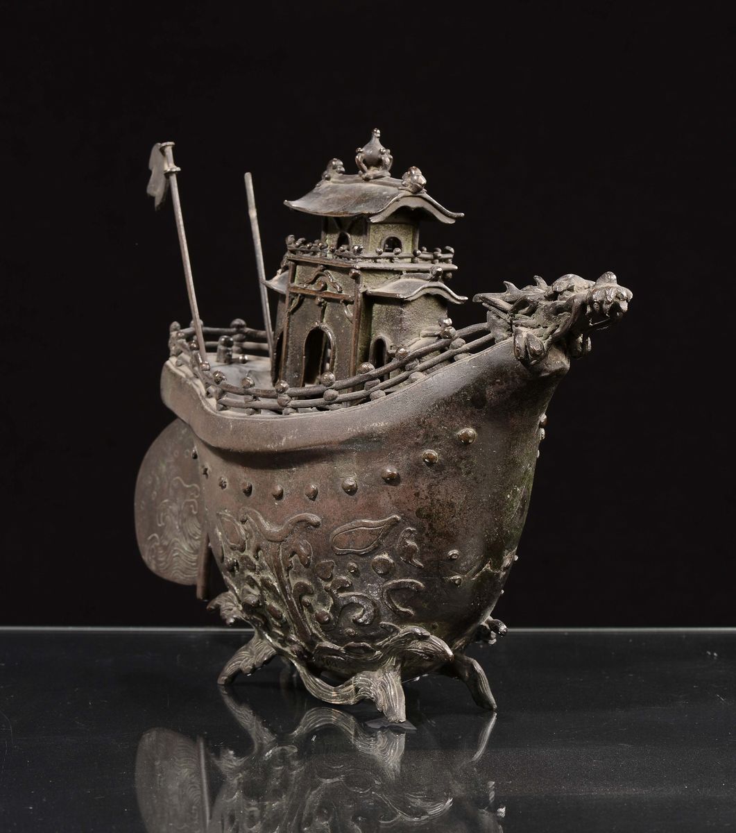 Raro Incensiere in Bronzo a Forma di Barca, Cina, Dinastia Ming, XVII Secolo