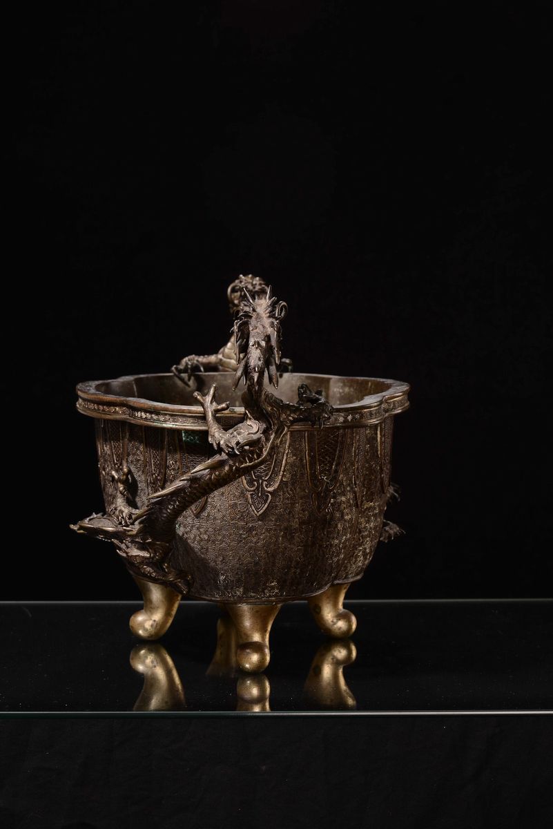Cachepot in Bronzo con Manici a Guisa di Dragoni, Cina, Dinastia Qing, XVIII Secolo