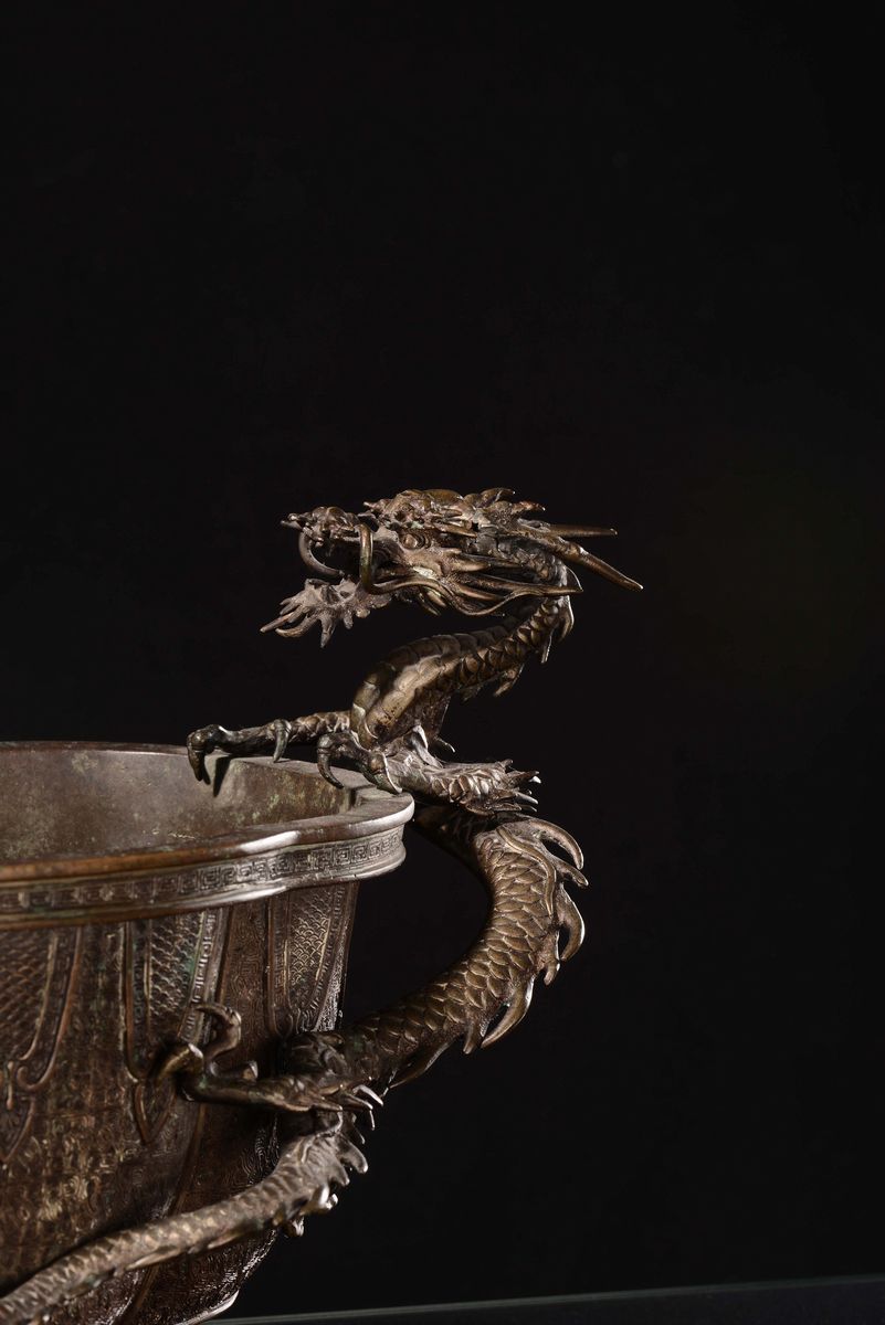 Cachepot in Bronzo con Manici a Guisa di Dragoni, Cina, Dinastia Qing, XVIII Secolo