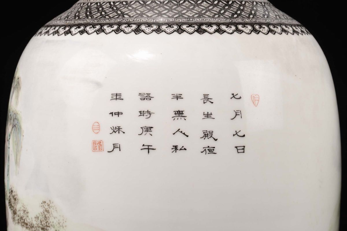 Coppia di Vasi Policromi in Porcellana con Raffigurazione di Figure e Paesaggi, Cina, Repubblica,...