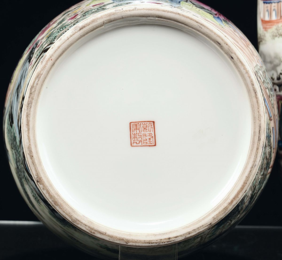 Coppia di Vasi Policromi in Porcellana con Raffigurazione di Figure e Paesaggi, Cina, Repubblica,...