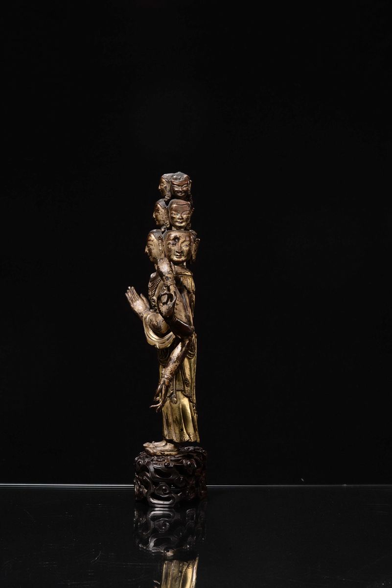 Grande Scultura in Bronzo Dorato Raffigurante Avalokitesvara, Cina, Dinastia Ming, XV Secolo