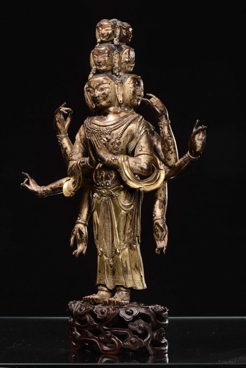 Grande Scultura in Bronzo Dorato Raffigurante Avalokitesvara, Cina, Dinastia Ming, XV Secolo