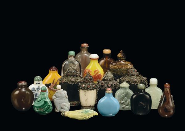 A lot of twenty-one snuff bottle, China, Qing Dinasty, 19th/20th century