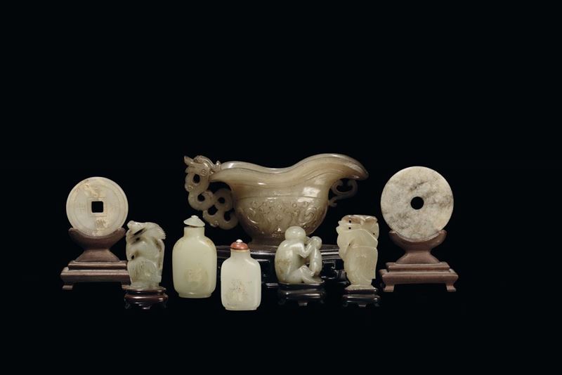 Versatoio in giada di forma arcaica, Cina, Dinastia Qing, XIX secolo  - Asta Fine Chinese Works of Art - II - Cambi Casa d'Aste