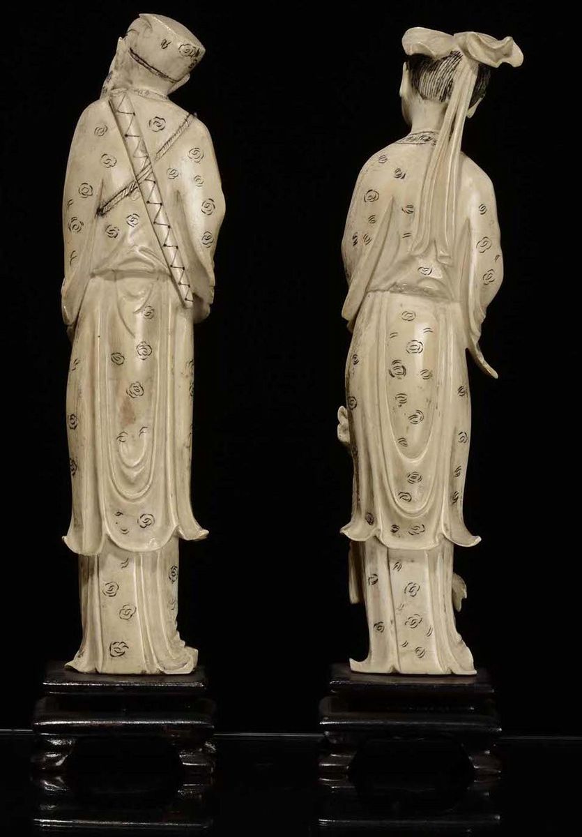 Lotto di Due Sculture in Avorio Scolpite, Cina, XX Secolo