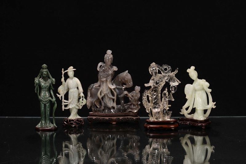 Lotto di cinque Guanyin in pietre dure, Cina, Repubblica, XX secolo  - Asta Chinese Works of Art - Cambi Casa d'Aste