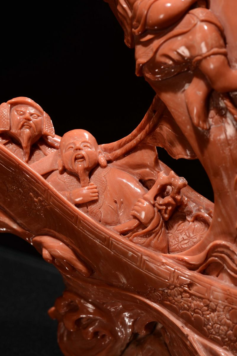 Gruppo in Corallo Rosso Scolpito Raffigurante Barca con Figure, Cina, Dinastia Qing, Fine XIX Sec...