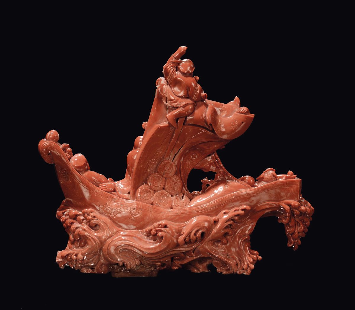 Gruppo in Corallo Rosso Scolpito Raffigurante Barca con Figure, Cina, Dinastia Qing, Fine XIX Sec...