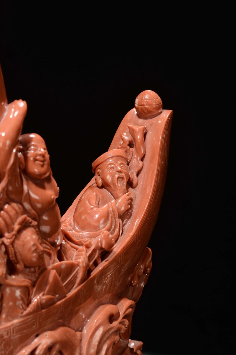 Gruppo in Corallo Rosso Scolpito Raffigurante Barca con Figure, Cina, Dinastia Qing, Fine XIX Sec...