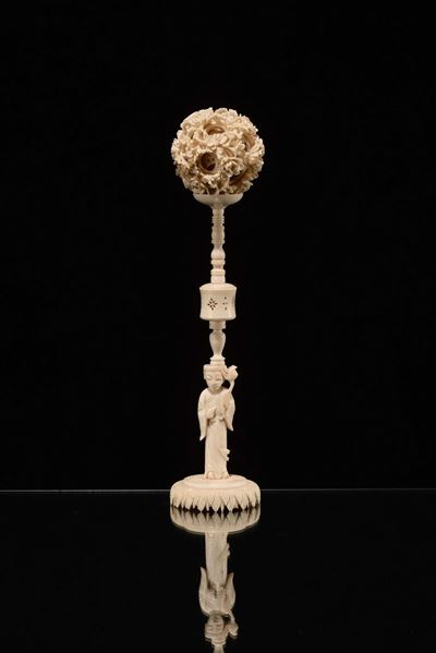 Sculturina in Avorio Traforato, Cina, Inizio XX Secolo