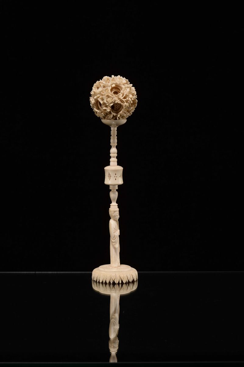 Sculturina in Avorio Traforato, Cina, Inizio XX Secolo