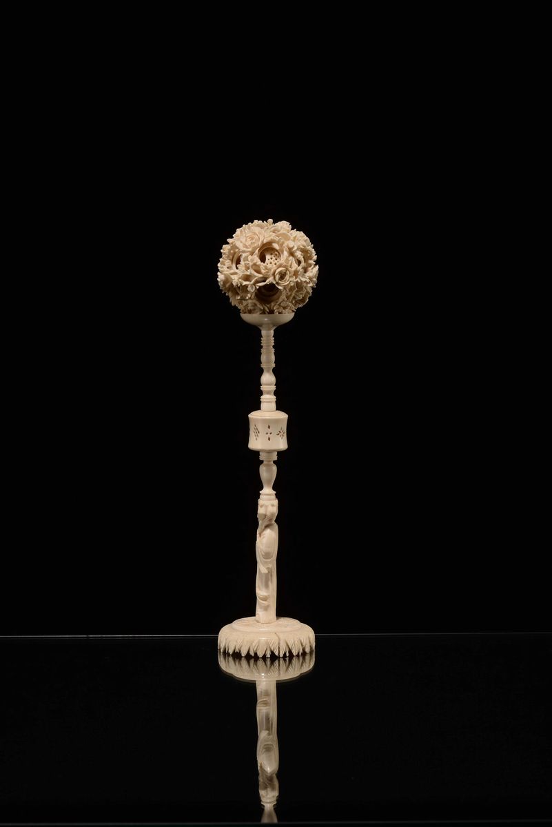 Sculturina in Avorio Traforato, Cina, Inizio XX Secolo