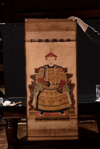 Coppia di Scroll su Pergamena Raffiguranti Dignitari, Cina, XIX Secolo