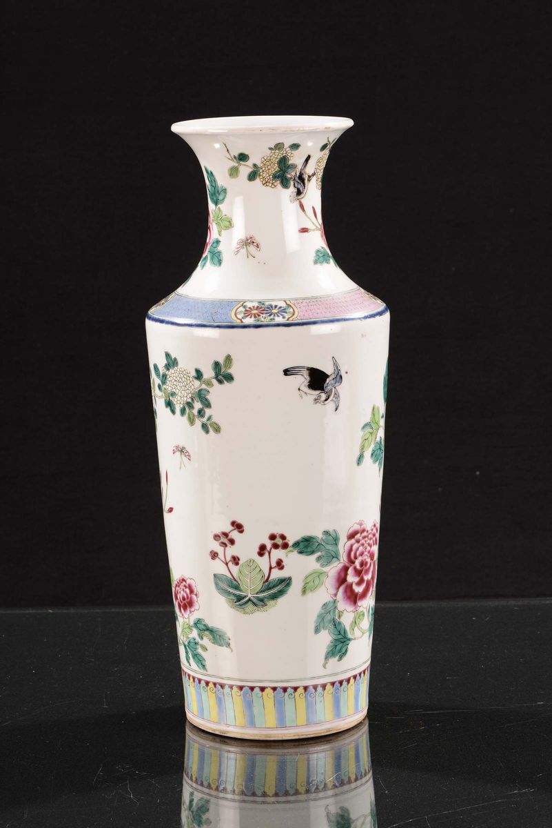 Vaso in Porcellana Famiglia Rosa a Decoro Naturalistico, Cina, Dinastia Qing, XIX Secolo