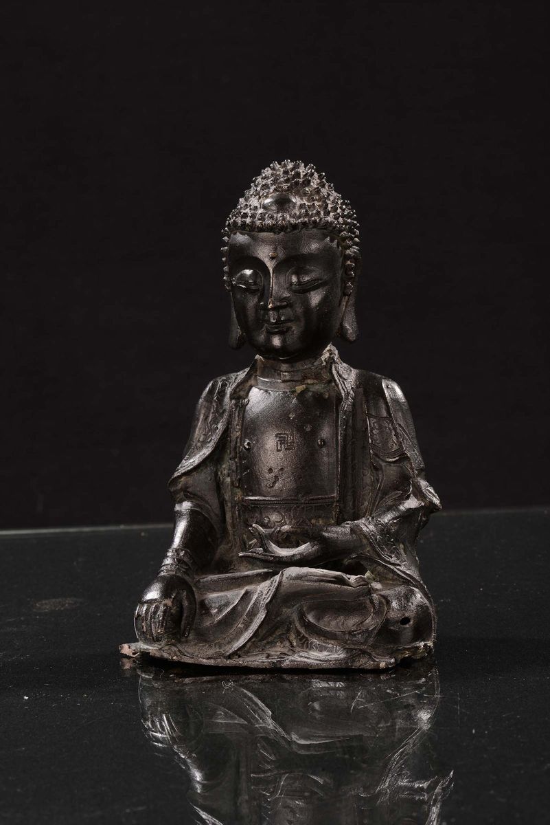 Buddha Seduto in Bronzo a Patina Scura, Cina, Dinastia Qing, XIX Secolo