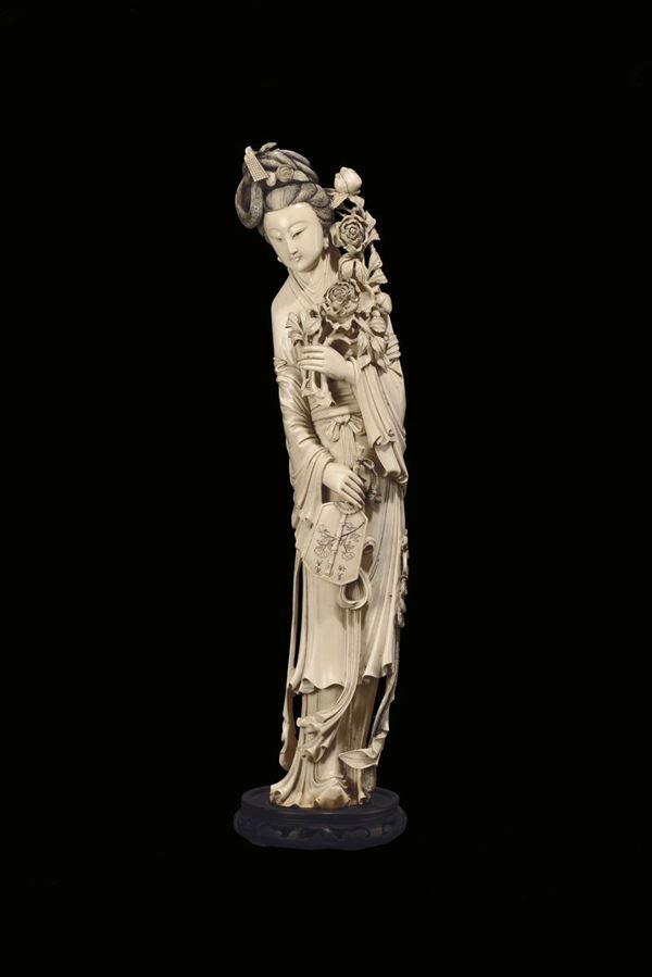 A carved ivory Guanyin, China, Qing Dynasty, 19th century 