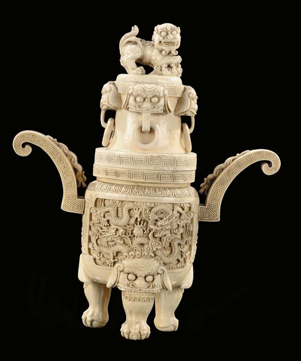 Incensiere in avorio scolpito con coperchio a guisa di draghi, Cina, Canton, XVIII secolo