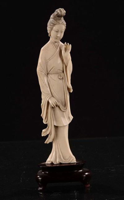 Guanyin in Avorio Scolpito, Cina, Fine del XIX Secolo