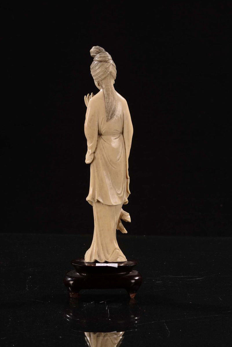 Guanyin in Avorio Scolpito, Cina, Fine del XIX Secolo