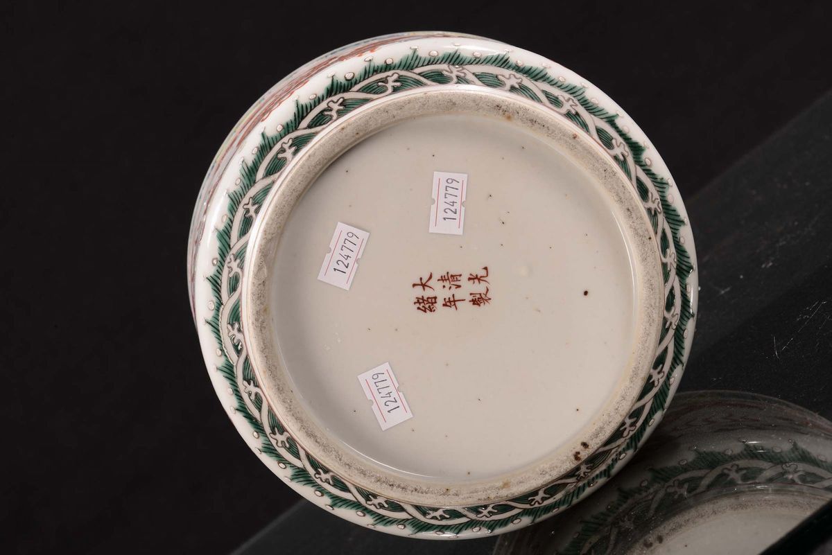 Cachepot in Porcellana Policroma Raffigurante Dragone, Cina, XX Secolo