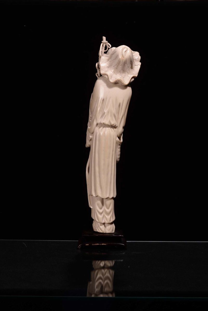 Scultura in Avorio Raffigurante Vecchio Contadino con Bastone, Cina, Dinastia Qing, XIX Secolo