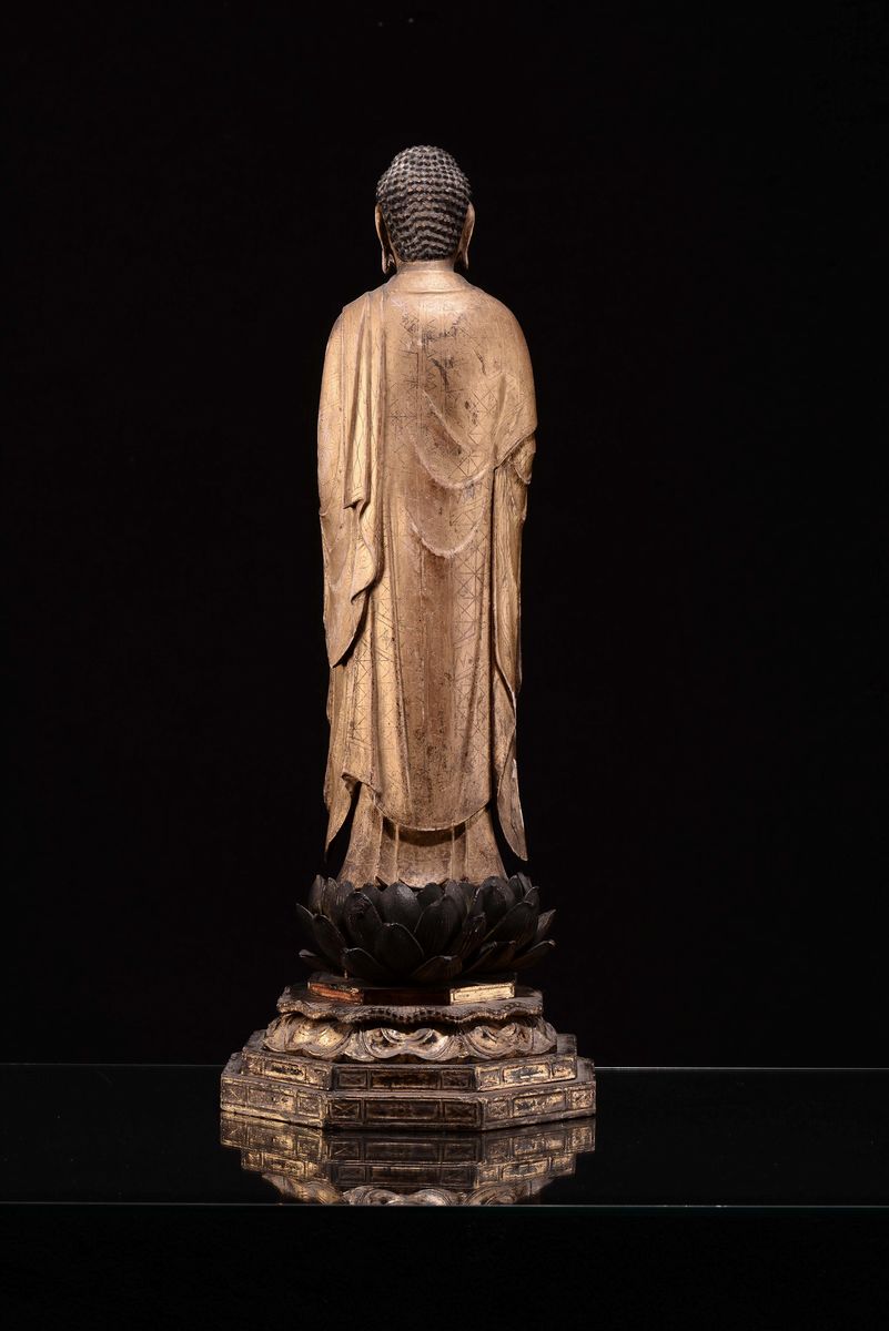 Scultura in Legno Dorato e Scolpito Raffigurante Buddha Eretto su Fiore di Loto, Giappone, XIX Se...