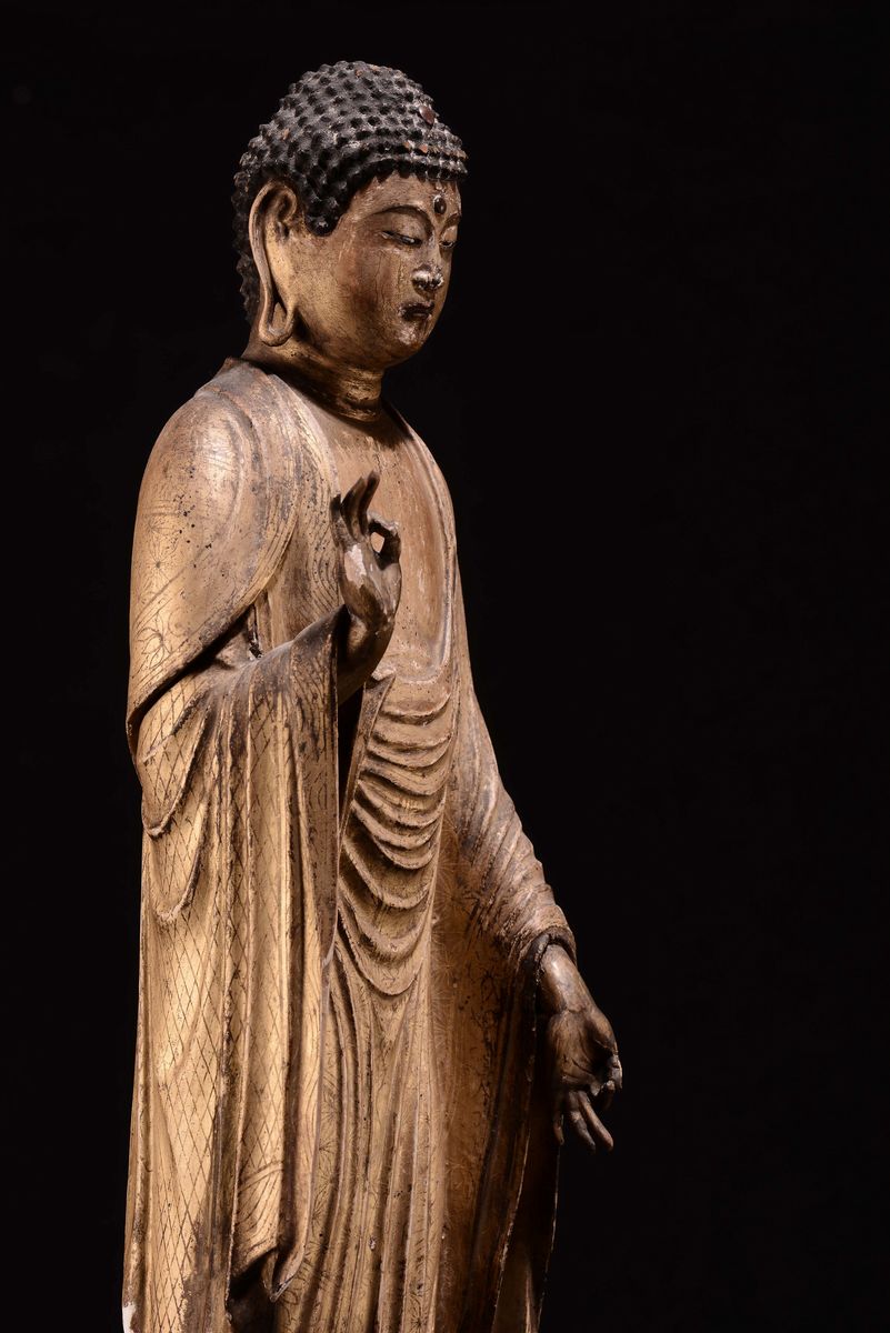 Scultura in Legno Dorato e Scolpito Raffigurante Buddha Eretto su Fiore di Loto, Giappone, XIX Se...