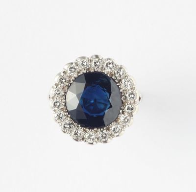 Anello con Zaffiro Australiano e Diamanti a Contorno