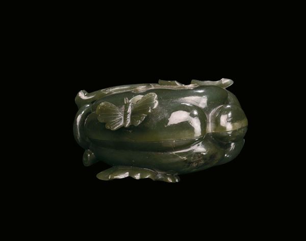 Scatola a forma di zucca in giada spinacio, Cina, Dinastia Qing, XIX secolo