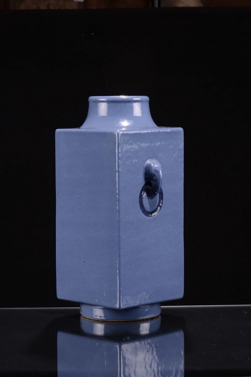 Vaso Kong in Porcellana Monocroma Blu, Marca Apocrifa Quianlong, Cina, Dinastia Qing, XIX Secolo