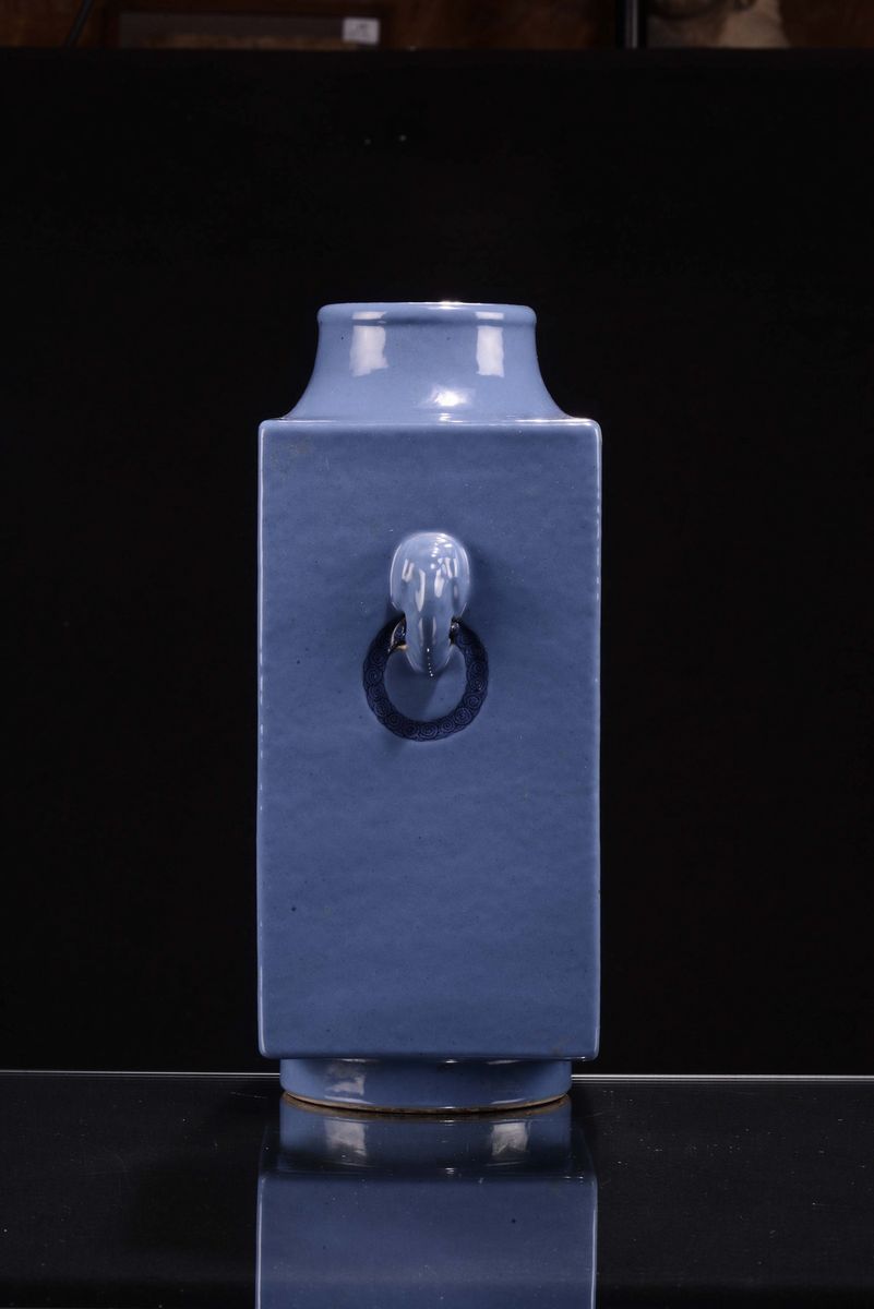 Vaso Kong in Porcellana Monocroma Blu, Marca Apocrifa Quianlong, Cina, Dinastia Qing, XIX Secolo