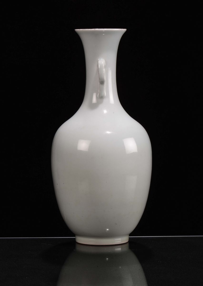Vaso in Porcellana a Due Anse Claire De Lune, Cina, Dinastia Qing, Marca e del Periodo Qianlong (...