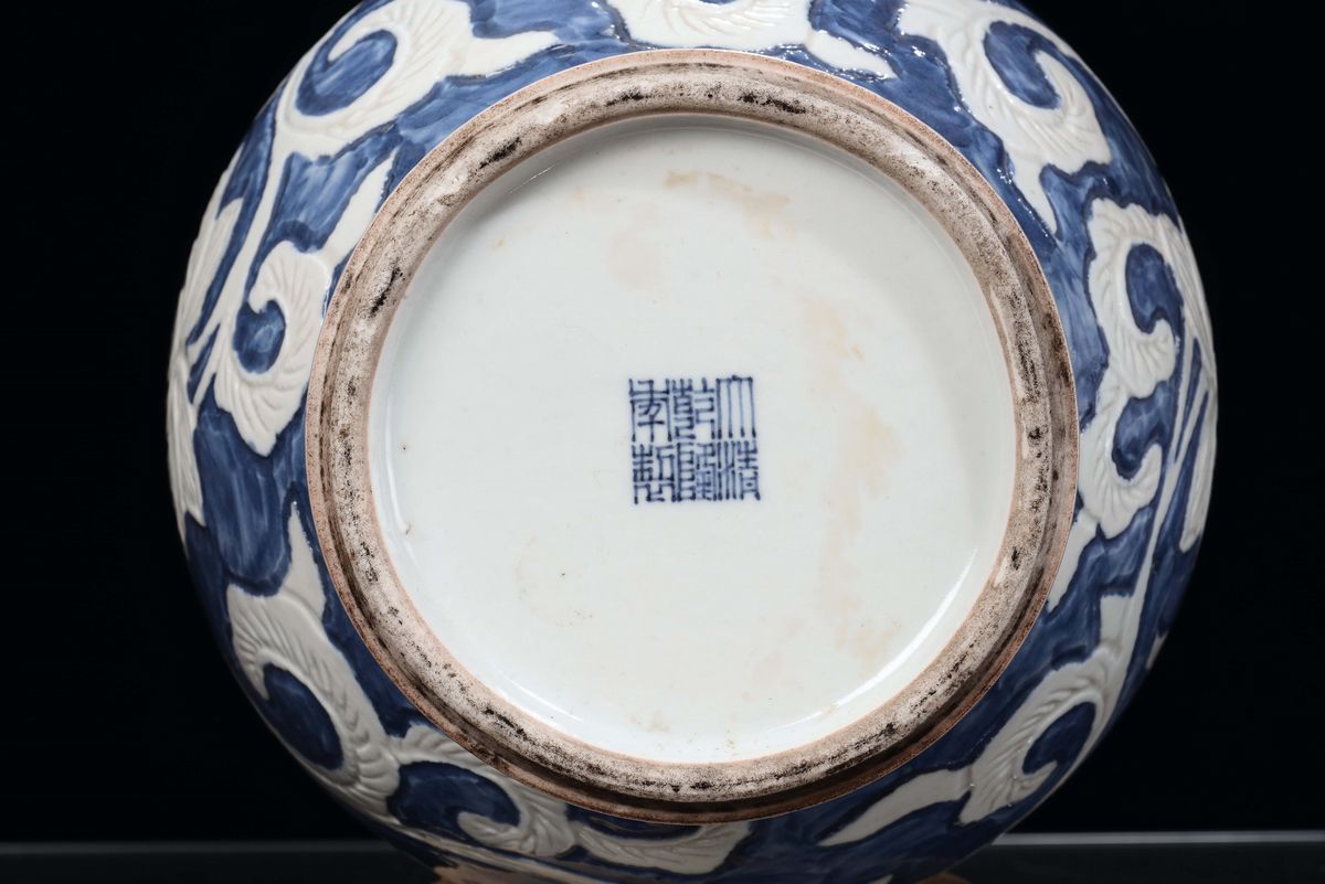 Coppia di Vasi in Porcellana Celadon e Smalti Celesti, Marca Apocrifa Quianlong, Cina, Dinastia Q...