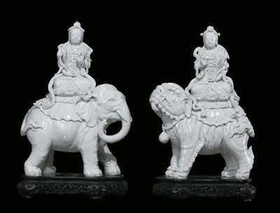 Coppia di Figure di Guanyin su Elefante e Cane di Pho, Cina, Dinastia Qing, Fine XIX Secolo