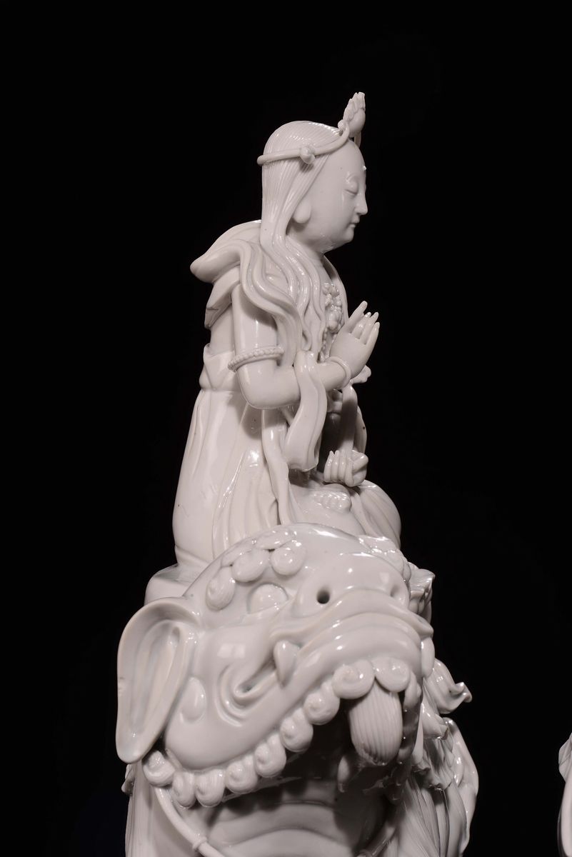 Coppia di Figure di Guanyin su Elefante e Cane di Pho, Cina, Dinastia Qing, Fine XIX Secolo