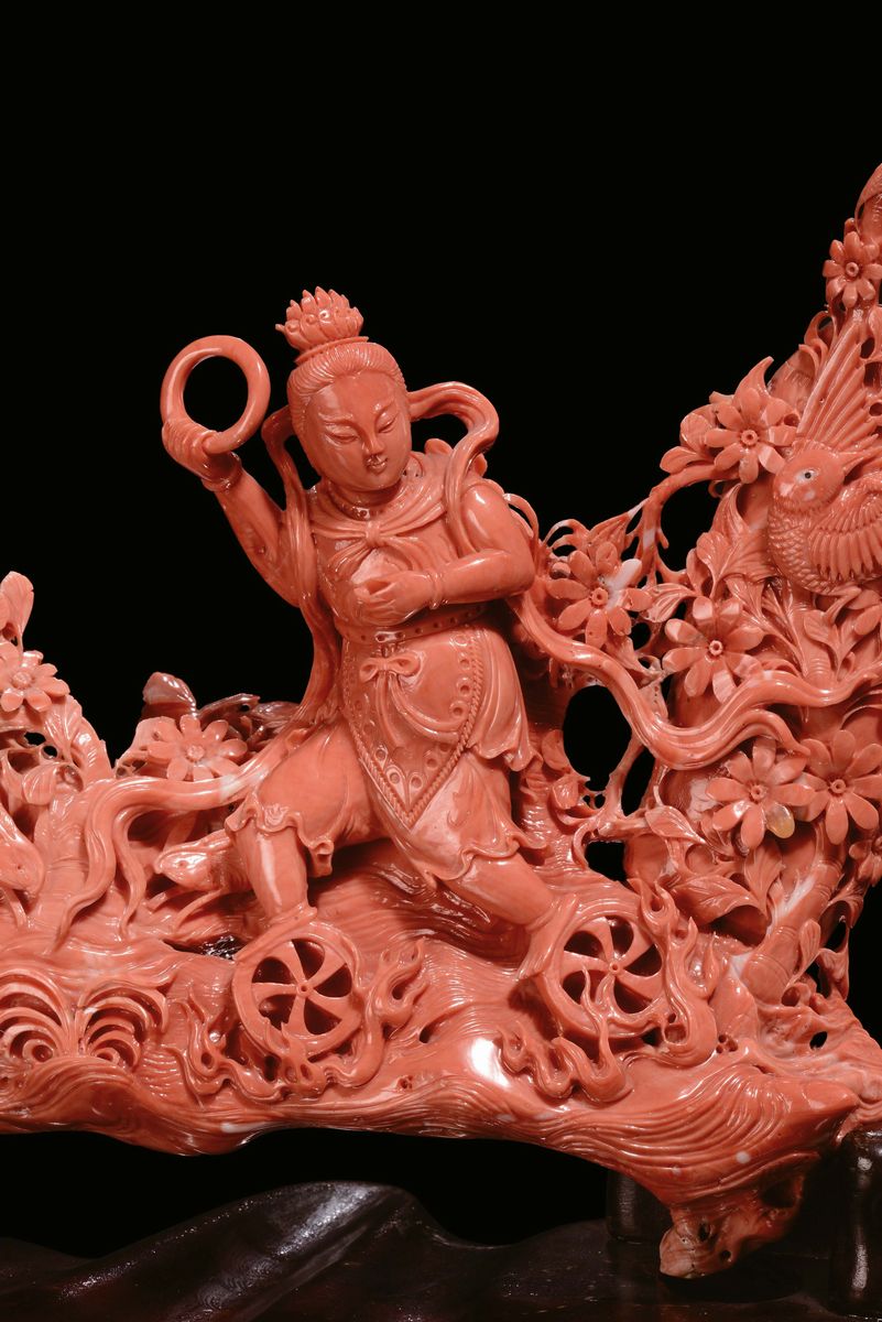 Grande Corallo con Figura Danzante su Due Ruote, Cina, Inizio XX Secolo