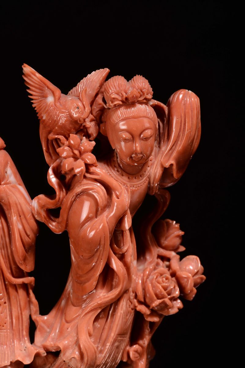 Gruppo in Corallo con Due Guanyin su Base di Malachite, Cina, Fine XIX Secolo