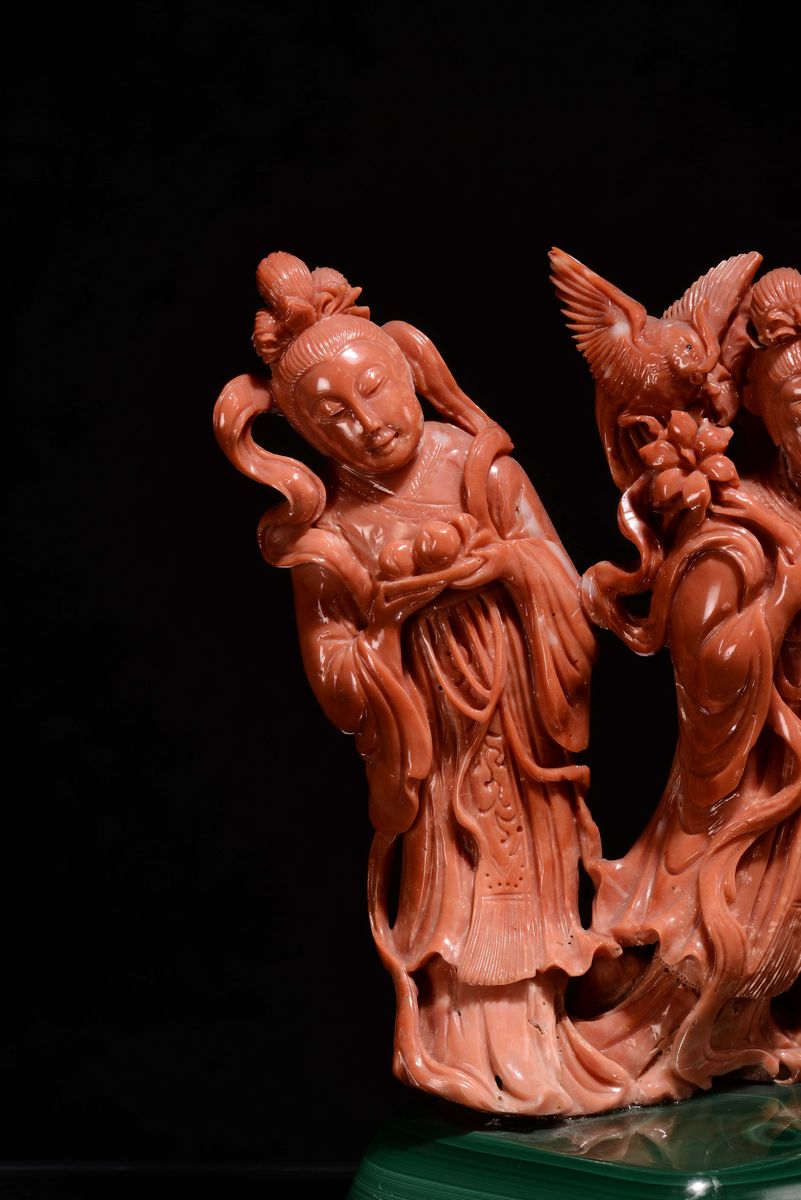 Gruppo in Corallo con Due Guanyin su Base di Malachite, Cina, Fine XIX Secolo