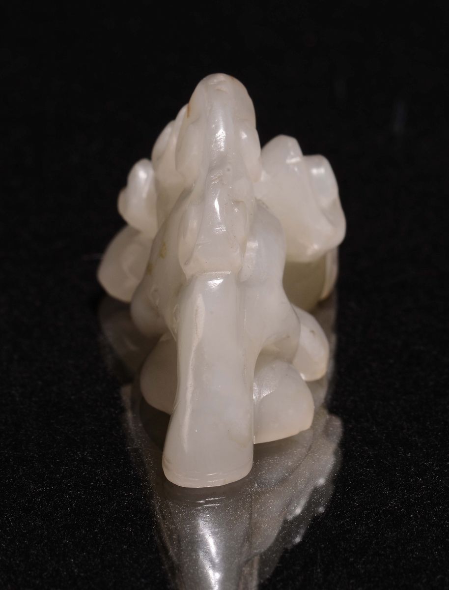Piccola Scultura in Giada Bianca a Guisa di Funghetti, Cina, Dinastia Qing, Epoca Qinalong (1736-...