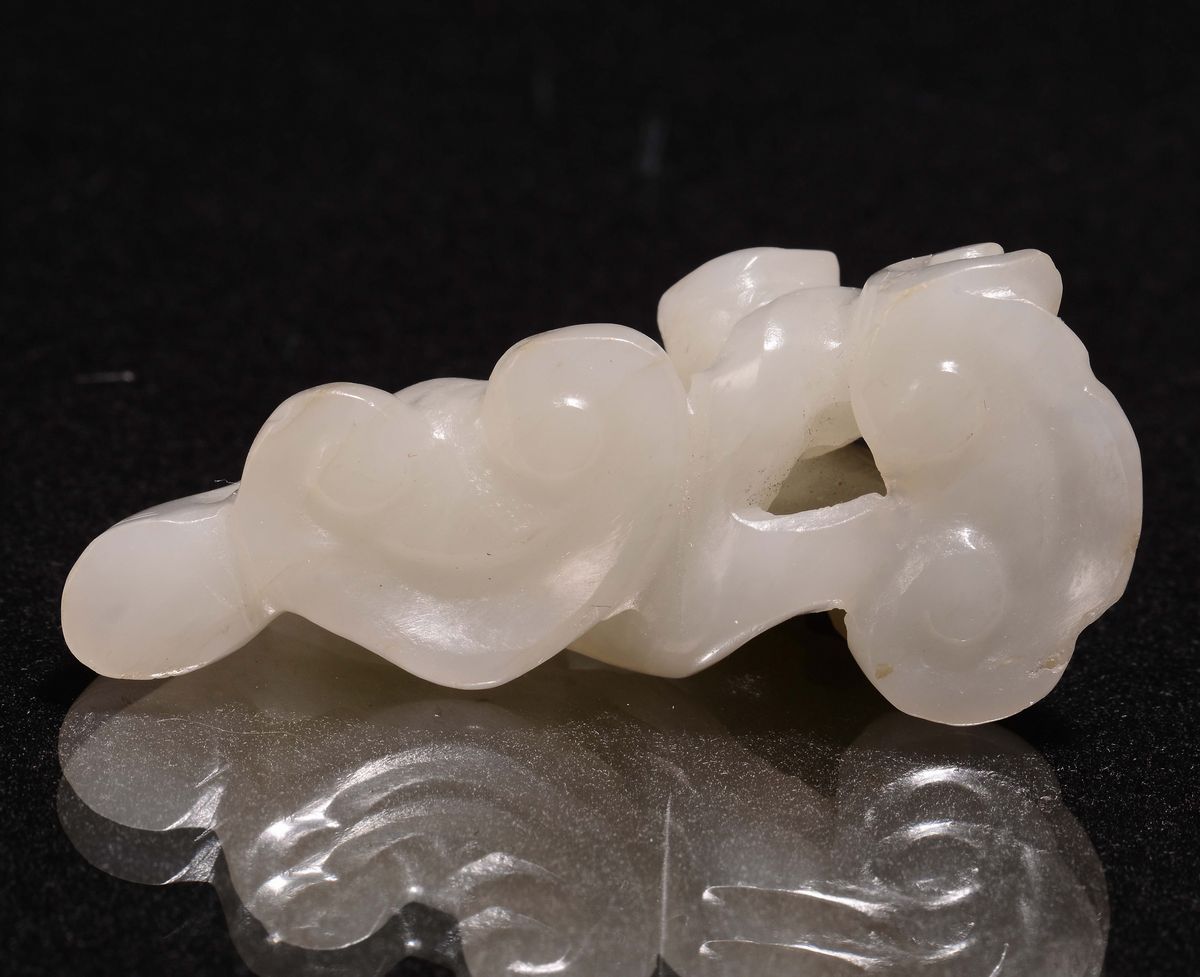 Piccola Scultura in Giada Bianca a Guisa di Funghetti, Cina, Dinastia Qing, Epoca Qinalong (1736-...