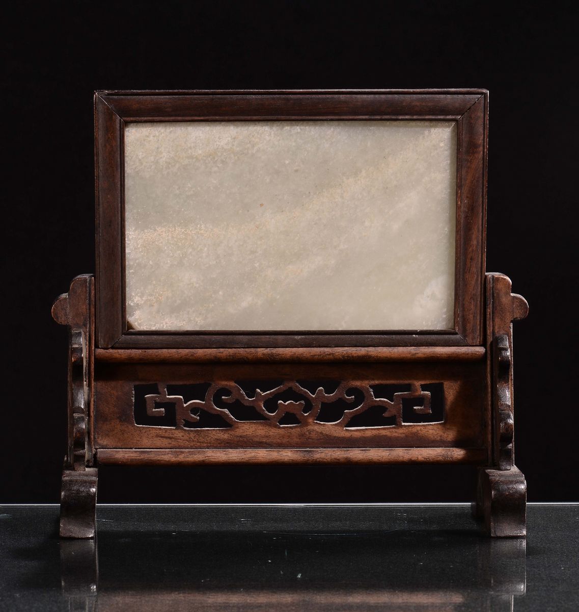 Placca in Giada Grigia su Base in Legno, Cina, Dinastia Qing, Epoca Jiaqing (1796-1820)