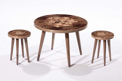 Tre Tavolini in Legno con Decoro a Carte da Gioco Intarsiato. Prod. Italia, 1950 Ca.