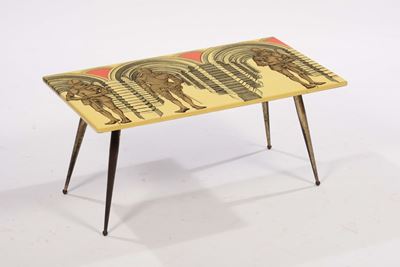 Piero Fornasetti Tavolino Architettura e Armature in Legno Serigrafato. Etichetta Originale.prod....