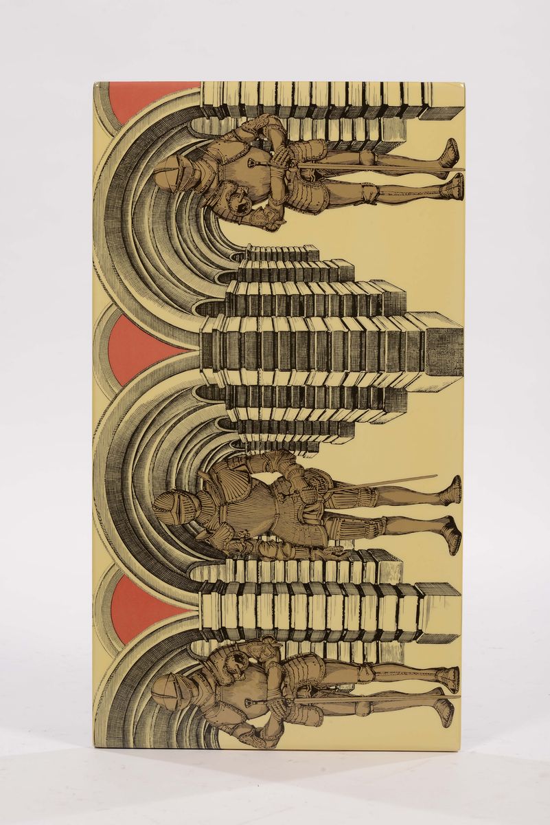 Piero Fornasetti Tavolino Architettura e Armature in Legno Serigrafato. Etichetta Originale.prod....