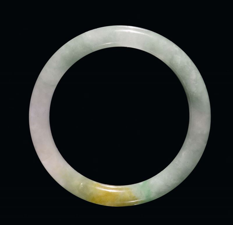 A jade bracelet, China, Repubblic, 20th century  - Auction Fine Chinese Works of Art - II - Cambi Casa d'Aste