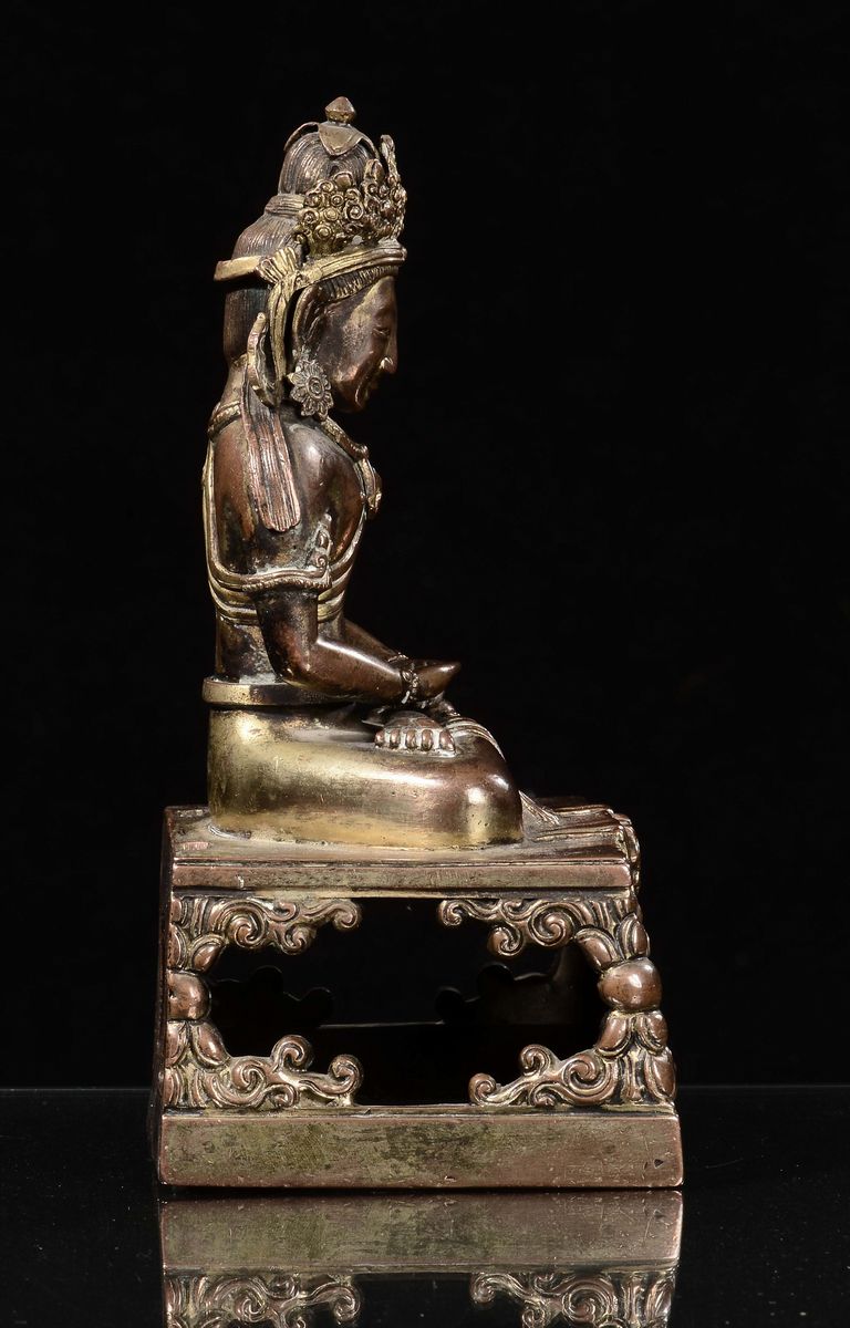 Scultura Raffigurante Amitayus in Bronzo Dorato, Cina, Dinastia Qing, Periodo Qianlong (1736-1795...