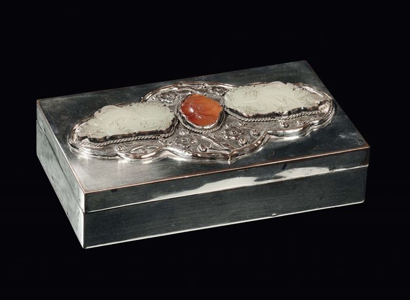 A silver box with jade and carnelian applications, China, Qing Dynasty, 19th century  - Auction Fine Chinese Works of Art - II - Cambi Casa d'Aste