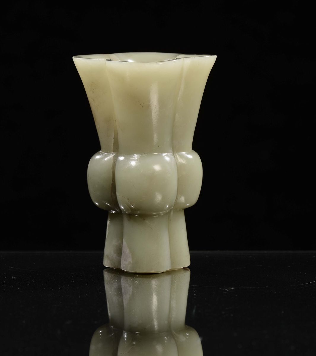 Vasetto in Giada Gialla, Cina, Dinastia Qing, Periodo Qianlong (1736-1795)